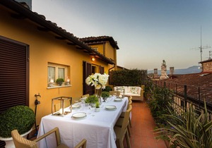 A charming two bedrooms apartment with grand terrace inside the walls of Lucca