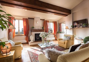 A charming two bedrooms apartment with grand terrace inside the walls of Lucca