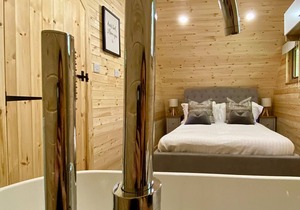 A contemporary, spacious and stylish retreat made for romantic getaways.