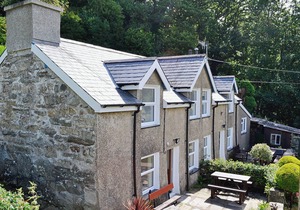 A cosy cottage for four with a wood burner and large, shared garden.