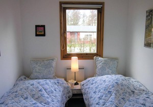 A cozy cottage with a cozy layout by Tårup Strand, which offers exceptional nature experiences.