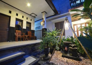 A Cozy Guest House in the Heart of Kuta, Poppies Lane, Only Few Minutes to Beach