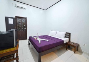 A Cozy Guest House in the Heart of Kuta, Poppies Lane, Only Few Minutes to Beach