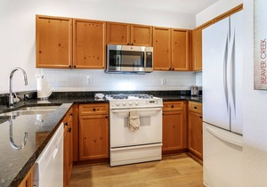 A Gem in the Heart of the Valley, Fitness Room, Sauna, Underground Parking
