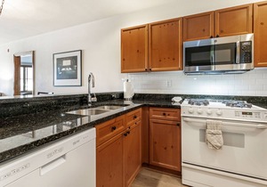 A Gem in the Heart of the Valley, Fitness Room, Sauna, Underground Parking