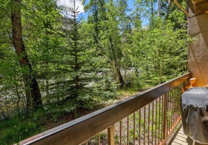 A great value for those who want to do some skiing or boarding inexpensively. Ten Mile Island is a 2 bedroom, 2 bath condo just off Main Street in Frisco.