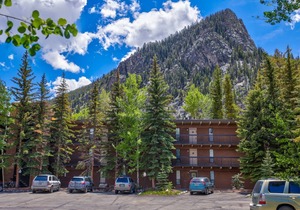 A great value for those who want to do some skiing or boarding inexpensively. Ten Mile Island is a 2 bedroom, 2 bath condo just off Main Street in Frisco.