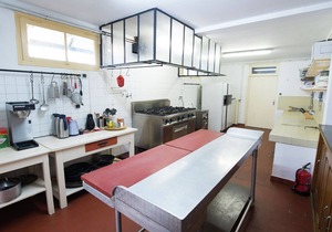 A house suitable for groups and families