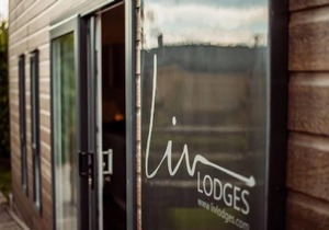 A luxury lodge 2 that sleeps 6 guests in 2 bedrooms