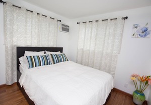A New Beautiful Kailua Home, near the beach and Kailua town