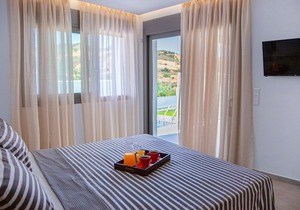 A private and calm Villa for 6ppl with all the comforts 400m from the beach!
