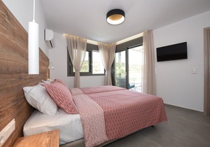 A private and calm Villa for 6ppl with all the comforts 400m from the beach!