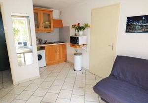 A stone's throw from the beach of Les Sablettes, all on foot, private parking.