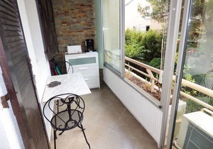 A stone's throw from the beach of Les Sablettes, all on foot, private parking.