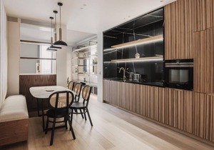 A Stylish 2BED with Services in the Marais