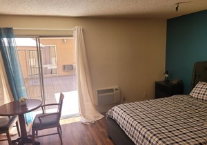 (A05) Beverly Hills Hotel Style Unit