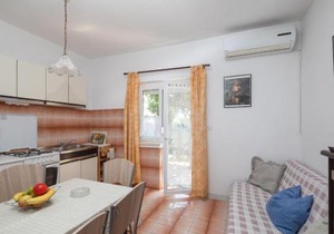 A1 - apt near beach with patio parking and grill