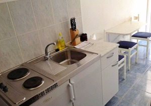 A1 - apt w patio, just 3 min walking to the beach