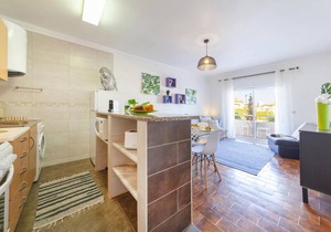 A49 - Rocha Avenue Apartment