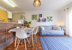 A49 - Rocha Avenue Apartment