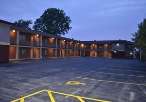Aarya Hotel by Niagara Fashion Outlets