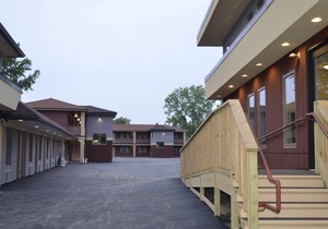 Aarya Hotel by Niagara Fashion Outlets