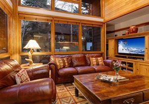 Abode on Stonebridge | DV getaway & close to Main Street | Great kids bunk & playroom