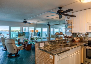 🌴Absolute oceanfront getaway. Nicely upgraded and well equipped🌴
