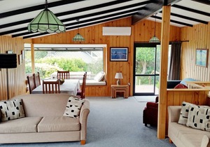 Acacia Bay Holiday Gem