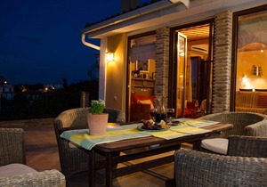 Acacia House - Sunlight 3 Bedroom Apartment