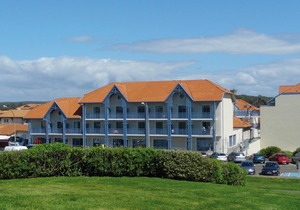 Accès Piscine + École de Surf Sur-Place