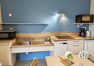 Accessible Fishing Chalet for 4-6 with Private Deck, Kids' Play Area, and Games Room