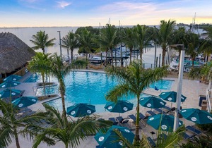 Accessible King-Bed Room w/Private Balcony & Incredible Marina Views