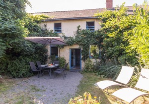 Accessible Stone Cottage with Garden, Near Nantes & Vioreau Lake, Sleeps 6
