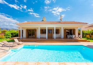 Achilles Beach Villa: Large Private Pool, Walk to Beach, Sea Views, A/C, WiFi, Car Not Required - 2050