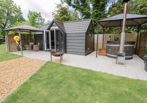 Acorn Lodge At Bridge Lake Farm & Fishery