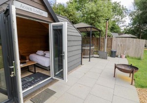 Acorn Lodge At Bridge Lake Farm & Fishery