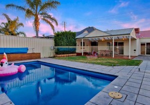 Adelaide 4 Bedroom House with Pool