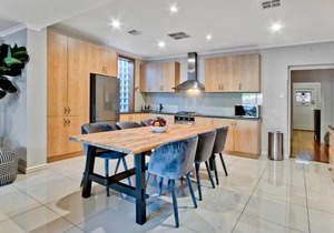 Adelaide 4 Bedroom House with Pool