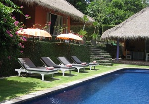 Adorable 3BR Villa, W/Garden, Tabanan! 15Min Drive To Tanah Lot Temple! W/Pool!