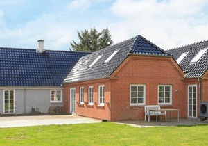 Adorable Holiday Home in Fur near Sea