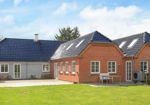 Adorable Holiday Home in Fur near Sea