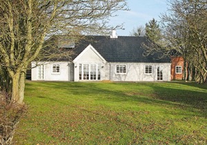 Adorable Holiday Home in Fur near Sea