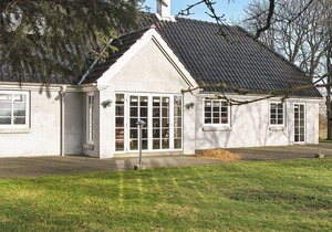 Adorable Holiday Home in Fur near Sea