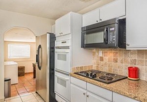 Adorable House only a few miles from the Strip
