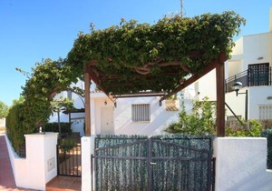 Adosado con jardin y piscina Palm Beach 45 - ALBERT VILLAS