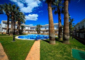 Adosado con jardin y piscina Palm Beach 86 ALBERT VILLAS