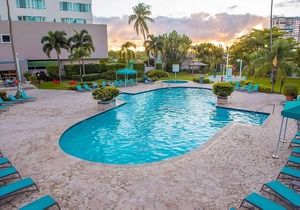 Adventure Awaits! 2 Sleek Units, Near Contemporary Art Museum, Pool, Jet Skiing