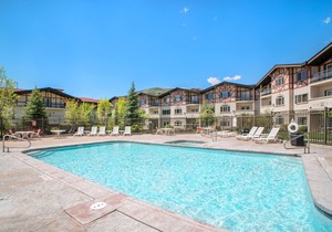 Adventure Hub~Backcountry Ski, Snowmobile Villa 3069-1