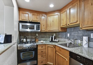 Adventure Hub~Backcountry Ski|Snowmobile|Scuba Diving Villa 3022-2